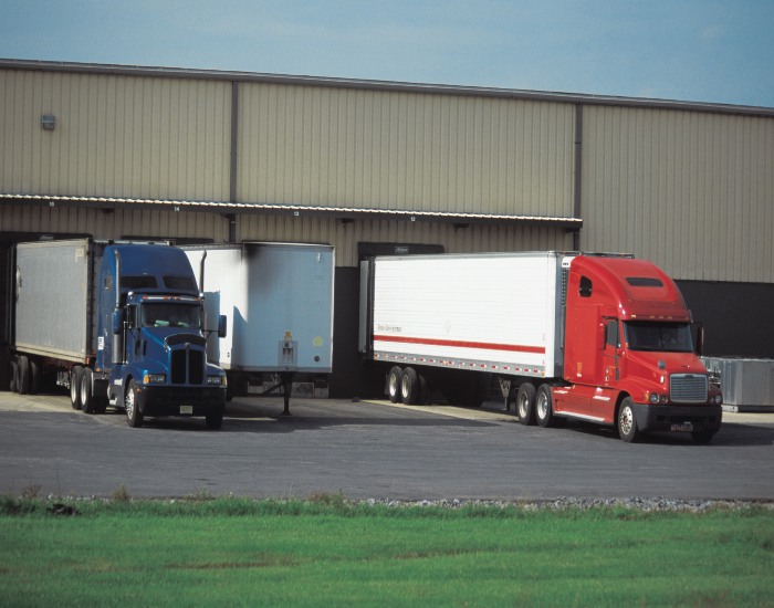 Featured image for “Cross-Docking vs. Transloading”